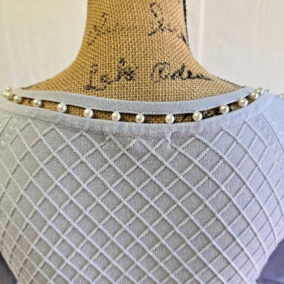 Leo & Ugo Women's Light Blue Textured Short Sleeve Pearl Neckline Sweater Sz M - Picture 6 of 16